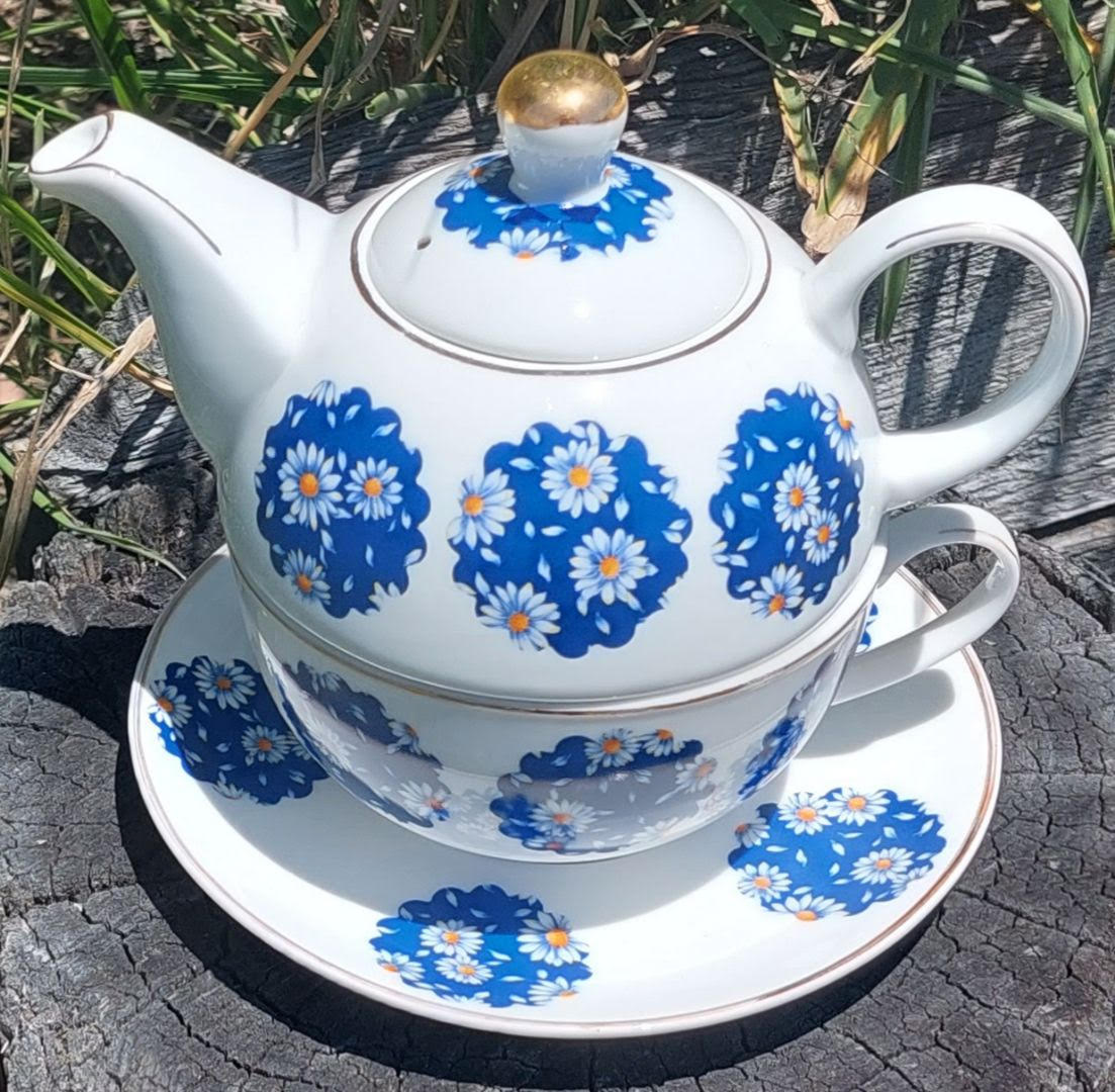 Blue Daisy Chintz tea for one (Custom)